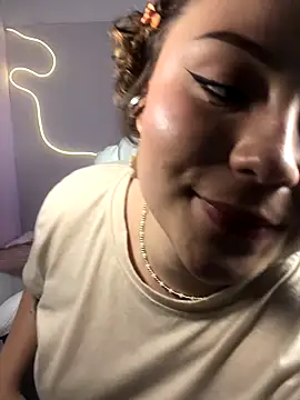 Snapshot of karlahush chatting on 10-17-25, 10:23 karlahush online show from 10-17-25, 10:23