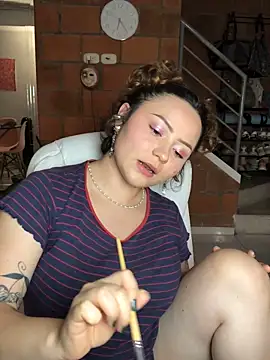 Snapshot of karlahush chatting on 10-24-25, 11:23 karlahush online show from 10-24-25, 11:23