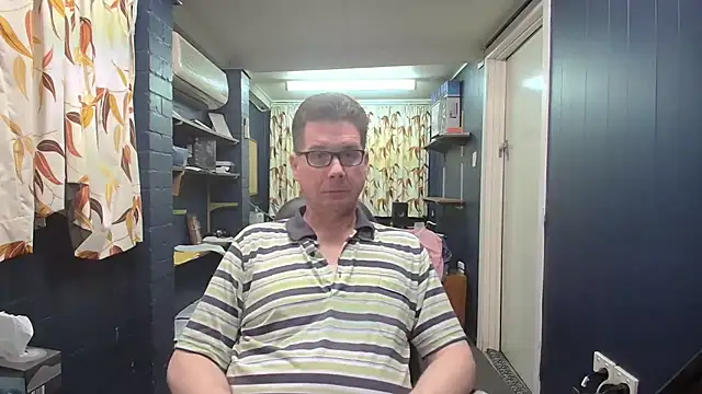 Snapshot of tilobinder chatting on 11-14-25, 12:48 tilobinder online show from 11-14-25, 12:48