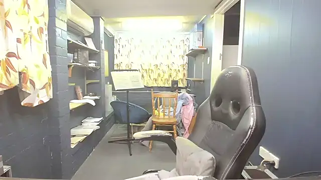 Snapshot of tilobinder chatting on 12-05-25, 02:47 tilobinder online show from 12-05-25, 02:47