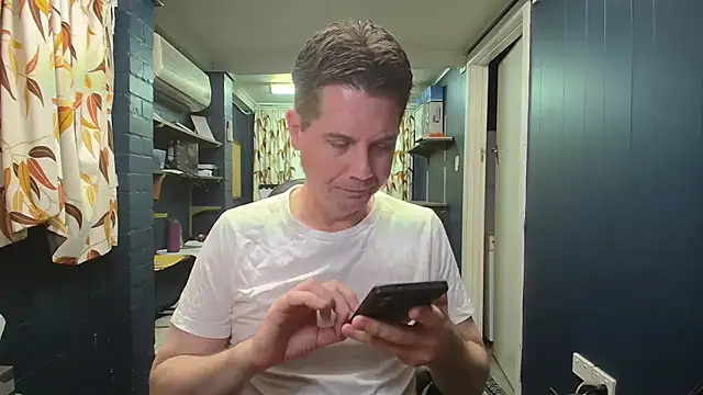 Snapshot of tilobinder chatting on 12-14-25, 11:59 tilobinder online show from 12-14-25, 11:59