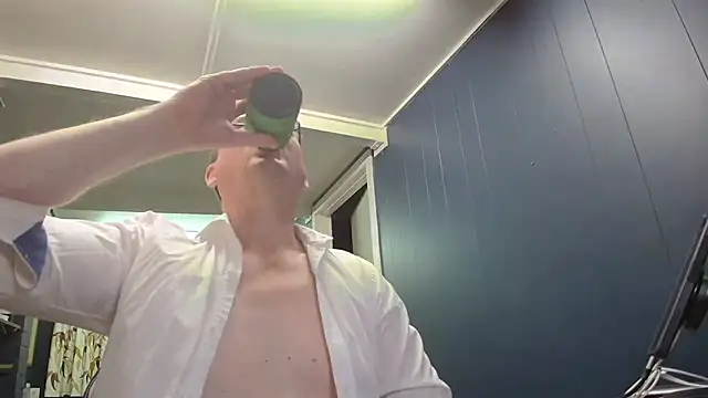 Snapshot of tilobinder chatting on 12-21-25, 12:34 tilobinder online show from 12-21-25, 12:34