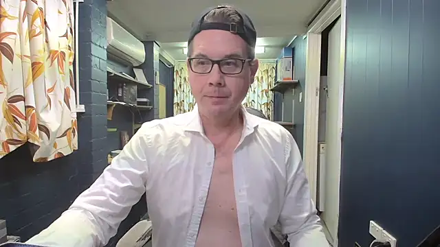 Snapshot of tilobinder chatting on 01-09-26, 03:15 tilobinder online show from 01-09-26, 03:15