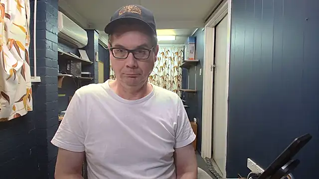 Snapshot of tilobinder chatting on 01-19-26, 04:00 tilobinder online show from 01-19-26, 04:00