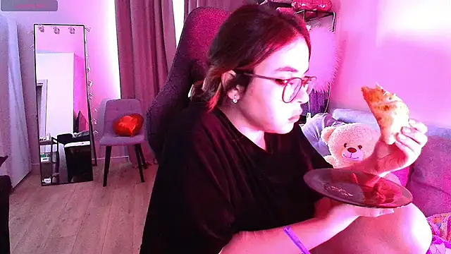 Snapshot of CutiePie3 chatting on 03-06-25, 04:08 CutiePie3 online show from 03-06-25, 04:08