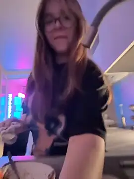 Snapshot of CutiePie3 chatting on 09-14-25, 05:23 CutiePie3 online show from 09-14-25, 05:23