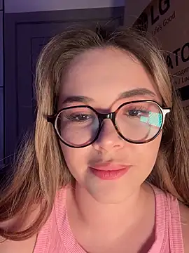 Snapshot of CutiePie3 chatting on 09-22-25, 10:34 CutiePie3 online show from 09-22-25, 10:34