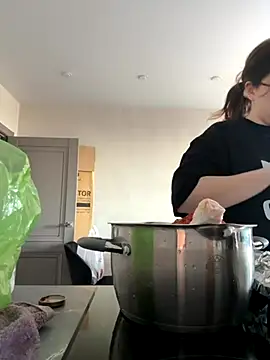 CutiePie3 online show from 11-28-25, 09:23