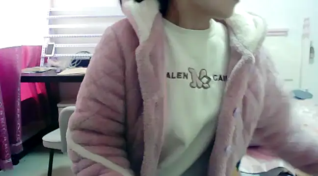 Snapshot of CN-Xiaoxi chatting on 12-17-24, 12:12 CN-Xiaoxi online show from 12-17-24, 12:12