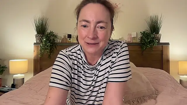 LouiseTswing online show from 12-12-24, 02:44