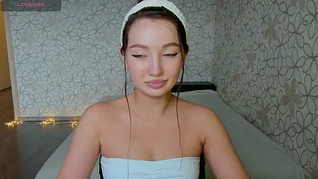 Snapshot of Lissa_Cristal chatting on 05-17-26, 11:17 Lissa Cristal online show from 05-17-26, 11:17