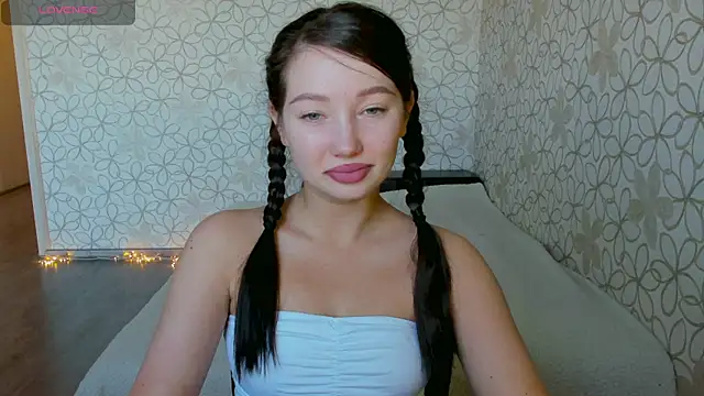 Snapshot of Lissa_Cristal chatting on 05-19-26, 12:11 Lissa Cristal online show from 05-19-26, 12:11