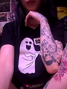 Snapshot of MissMidnightUK chatting on 10-24-25, 10:39 MissMidnightUK online show from 10-24-25, 10:39