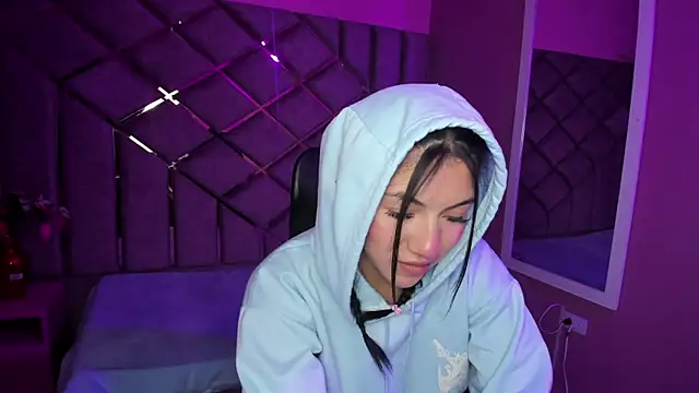 Poly Sasha  online show from 10-19-25, 03:51