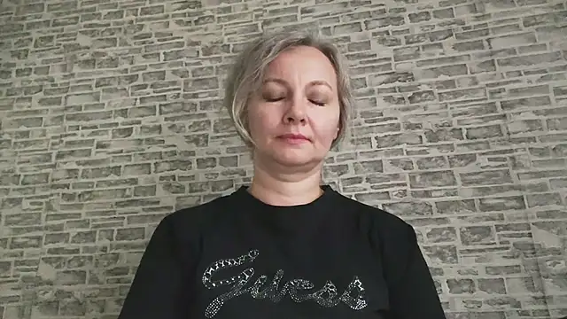 EdithManning online show from 10-31-25, 07:09