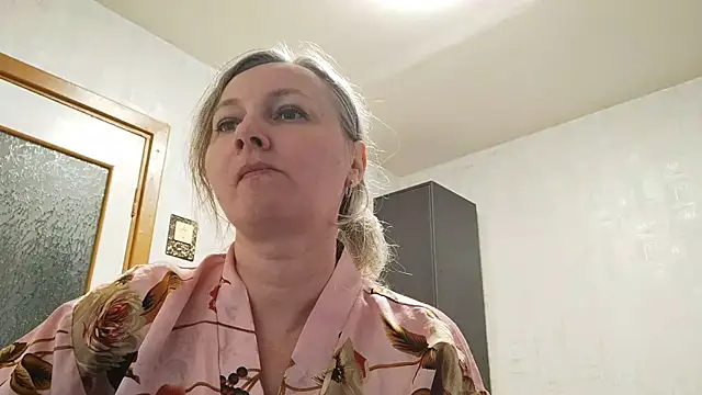 EdithManning online show from 06-15-26, 06:43
