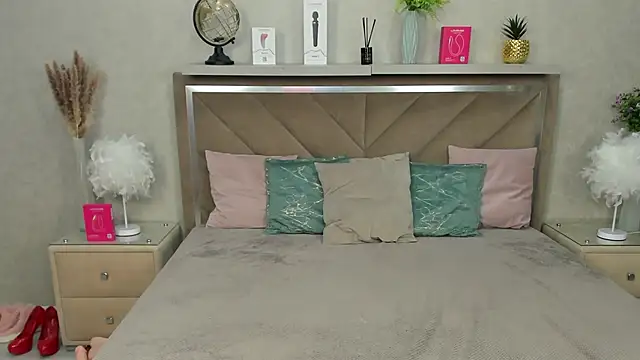 MiaKarlos online show from 06-19-26, 01:21