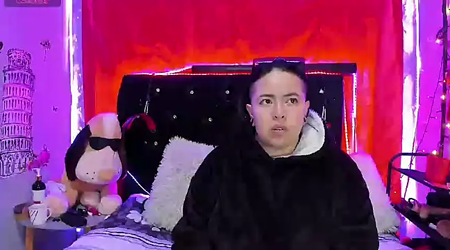 Snapshot of katieeandsharonn chatting on 01-25-25, 12:17 katieeandsharonn online show from 01-25-25, 12:17