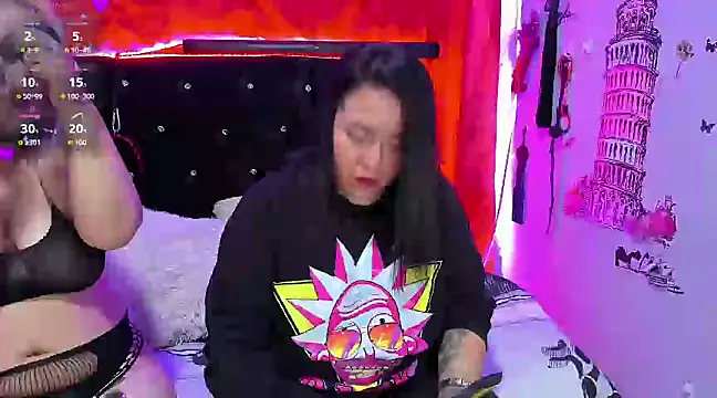 Snapshot of katieeandsharonn chatting on 02-13-25, 01:37 katieeandsharonn online show from 02-13-25, 01:37