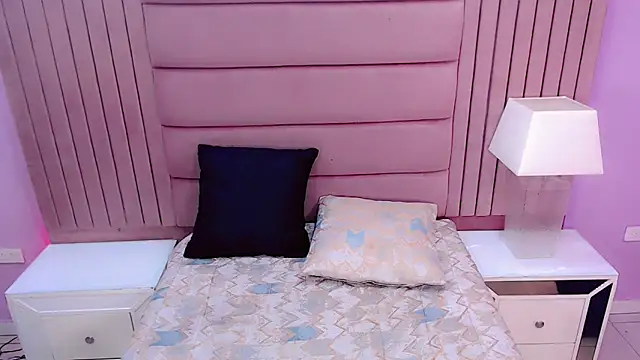 Snapshot of SexyValeriaa chatting on 01-10-25, 03:37 SexyValeriaa online show from 01-10-25, 03:37