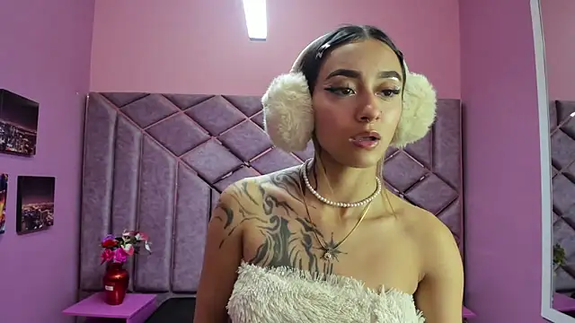 Snapshot of Miaa_Thopmson chatting on 10-03-25, 09:45 Miaa Thopmson online show from 10-03-25, 09:45