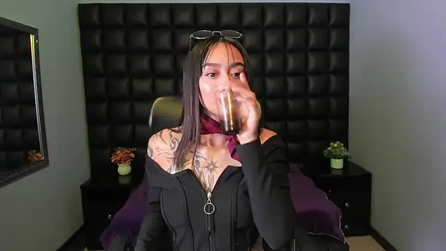 Snapshot of Miaa_Thopmson chatting on 10-10-25, 09:58 Miaa Thopmson online show from 10-10-25, 09:58