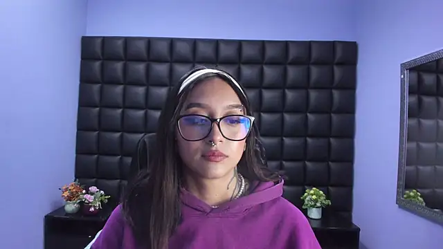 Snapshot of Miaa_Thopmson chatting on 12-20-25, 01:56 Miaa Thopmson online show from 12-20-25, 01:56