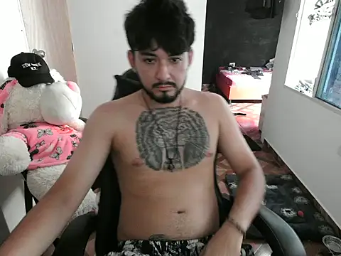 Snapshot of SeduxionDuo chatting on 10-30-25, 07:03 SeduxionDuo online show from 10-30-25, 07:03