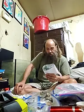 Snapshot of Beyond1978 chatting on 04-03-26, 05:16 Beyond1978 online show from 04-03-26, 05:16