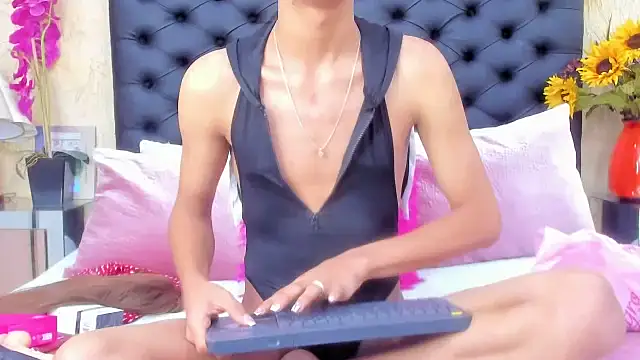 NahomiWhitel online show from 09-10-25, 02:50