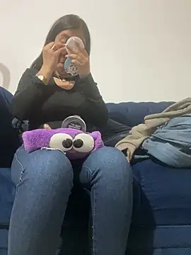 Snapshot of Lea_velle chatting on 01-28-25, 05:00 Lea velle online show from 01-28-25, 05:00