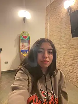 Snapshot of Lea_velle chatting on 01-31-25, 10:20 Lea velle online show from 01-31-25, 10:20