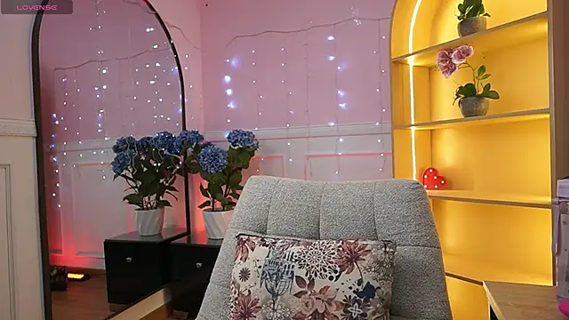 Snapshot of CattleyaScaly chatting on 11-29-25, 08:01 CattleyaScaly online show from 11-29-25, 08:01