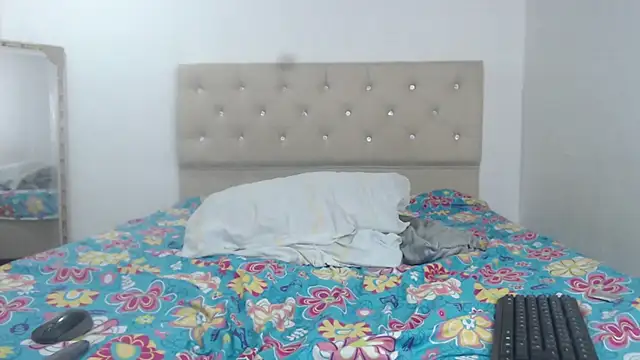 CorinaSmith28 online show from 12-04-24, 01:36