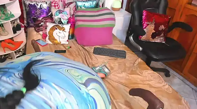 larafoxter online show from 12-07-24, 03:25