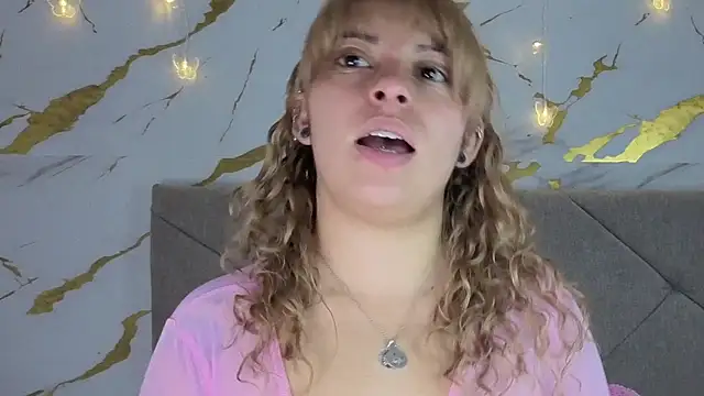 Snapshot of agatha_97_ chatting on 10-03-25, 03:58 agatha 97 online show from 10-03-25, 03:58