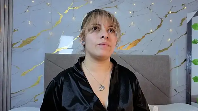 Snapshot of agatha_97_ chatting on 10-10-25, 04:11 agatha 97 online show from 10-10-25, 04:11