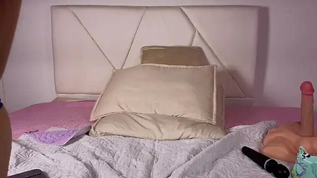 Snapshot of agatha_97_ chatting on 10-12-25, 11:20 agatha 97 online show from 10-12-25, 11:20