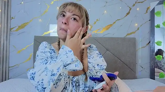 Snapshot of agatha_97_ chatting on 10-15-25, 02:01 agatha 97 online show from 10-15-25, 02:01