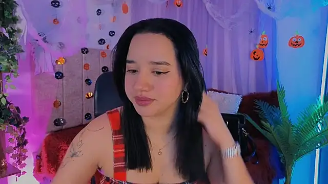 Snapshot of emilyrouxe chatting on 10-25-25, 04:02 emilyrouxe online show from 10-25-25, 04:02