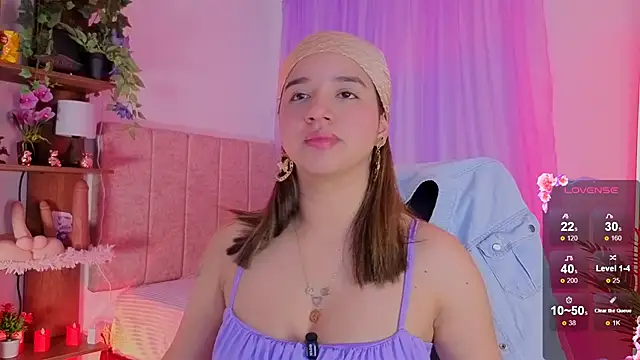 Snapshot of emilyrouxe chatting on 11-22-25, 03:33 emilyrouxe online show from 11-22-25, 03:33