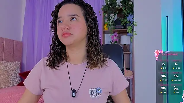 Snapshot of emilyrouxe chatting on 12-17-25, 03:29 emilyrouxe online show from 12-17-25, 03:29