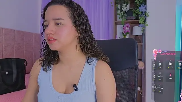 Snapshot of emilyrouxe chatting on 12-18-25, 02:56 emilyrouxe online show from 12-18-25, 02:56