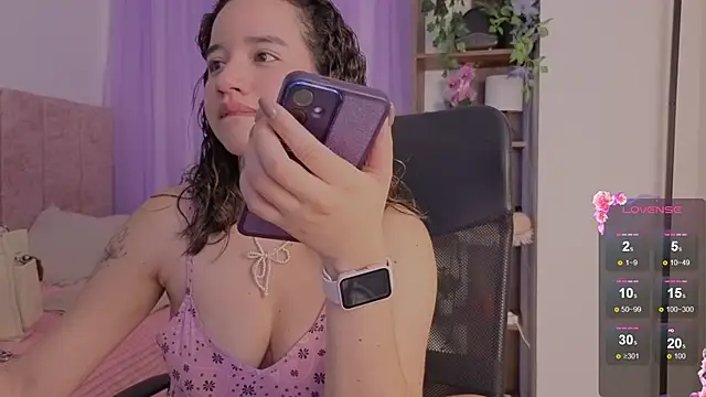 Snapshot of emilyrouxe chatting on 01-09-26, 04:32 emilyrouxe online show from 01-09-26, 04:32