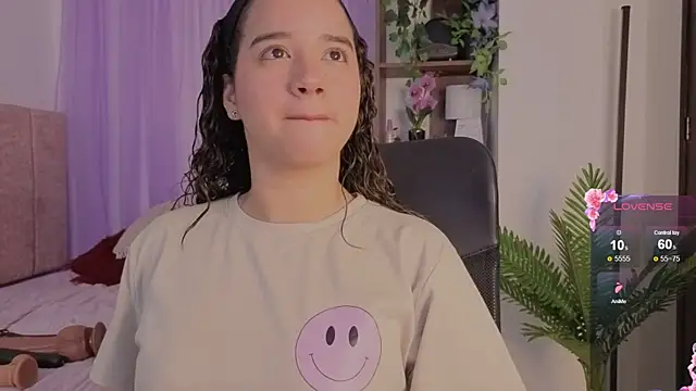 Snapshot of emilyrouxe chatting on 01-13-26, 04:01 emilyrouxe online show from 01-13-26, 04:01