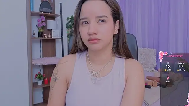 Snapshot of emilyrouxe chatting on 02-17-26, 02:57 emilyrouxe online show from 02-17-26, 02:57