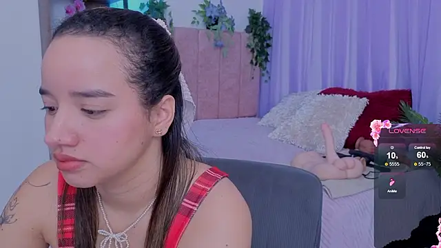 Snapshot of emilyrouxe chatting on 02-21-26, 03:46 emilyrouxe online show from 02-21-26, 03:46