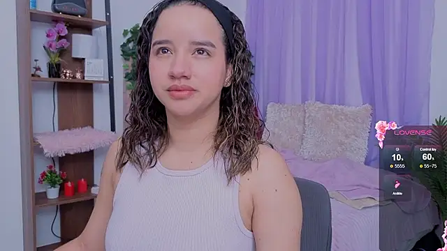 Snapshot of emilyrouxe chatting on 02-28-26, 01:45 emilyrouxe online show from 02-28-26, 01:45