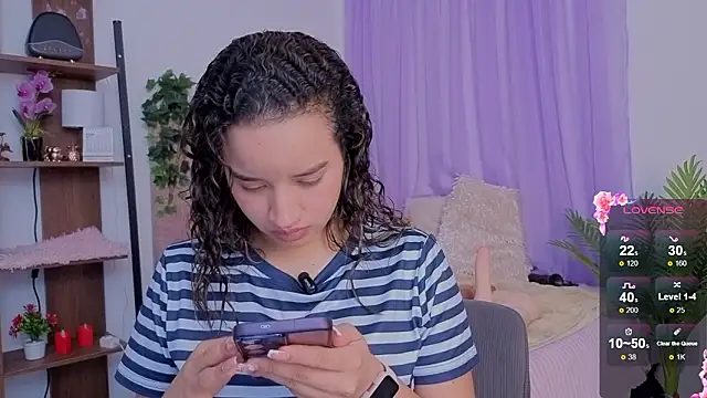 Snapshot of emilyrouxe chatting on 03-04-26, 03:51 emilyrouxe online show from 03-04-26, 03:51