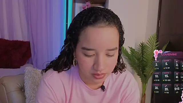 Snapshot of emilyrouxe chatting on 03-30-26, 03:46 emilyrouxe online show from 03-30-26, 03:46